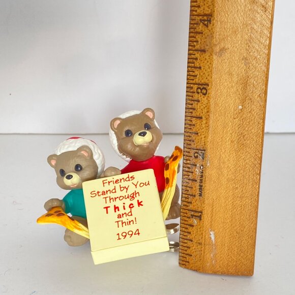 1994 Hallmark Keepsake Friends Stand By You Bears Sharing Pizza Ornament Vintage - Picture 7 of 8